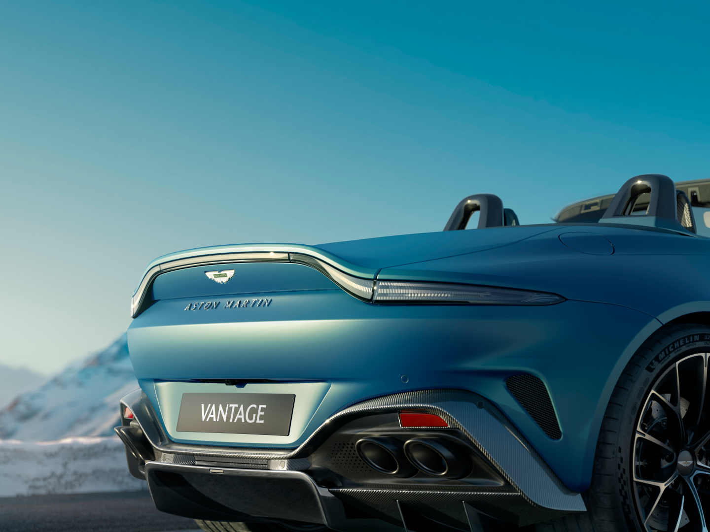 SMALL_Aston Martin Vantage Roadster_19